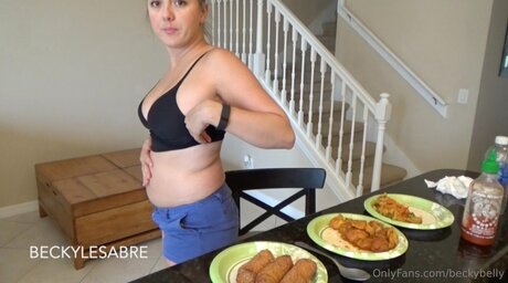 Beckybelly model nudes pic