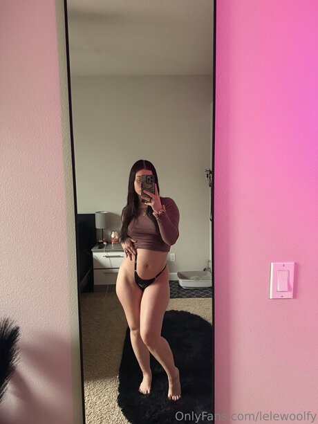 Lelewoolfy model sex photo