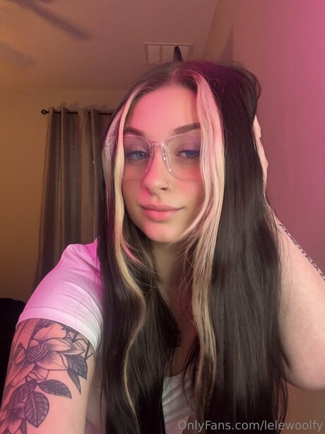 Lelewoolfy star photo