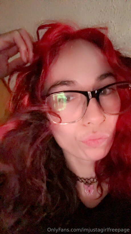 Imjustagirlfreepage model top img