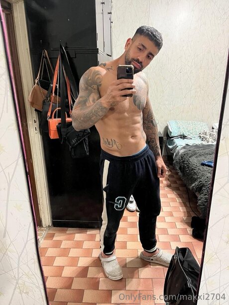 Maxxi2704 xxx model pic