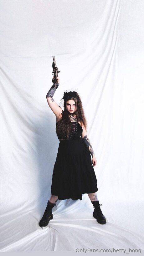 Betty Bong model beautiful pic