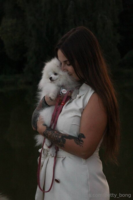 Betty Bong free star photos