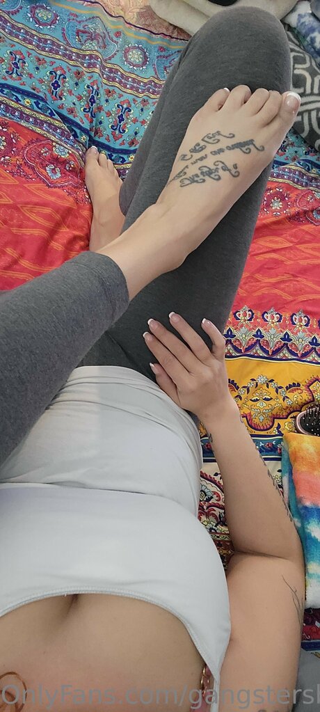 Gangstersbaby naked model photo