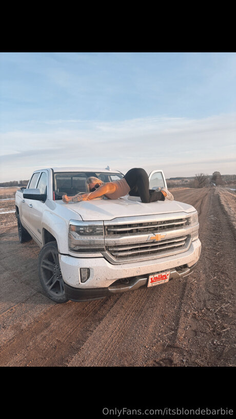 Itsblondebarbie pornographic actress picture