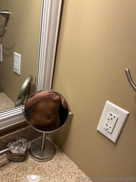 Hoezy69 sex model img