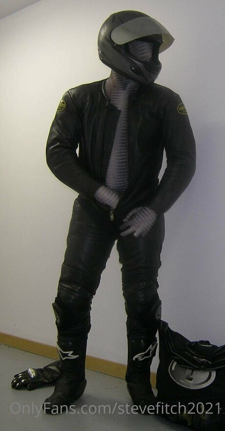 Stevefitch2021 nude model pic