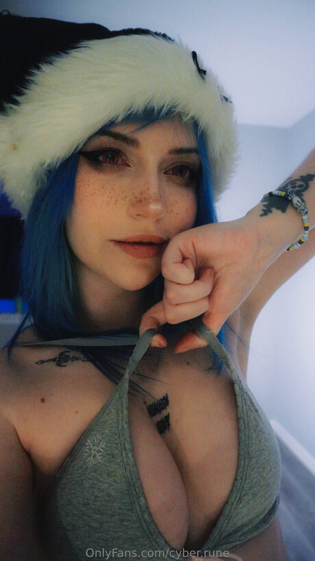 Cyber Rune high quality actress pic