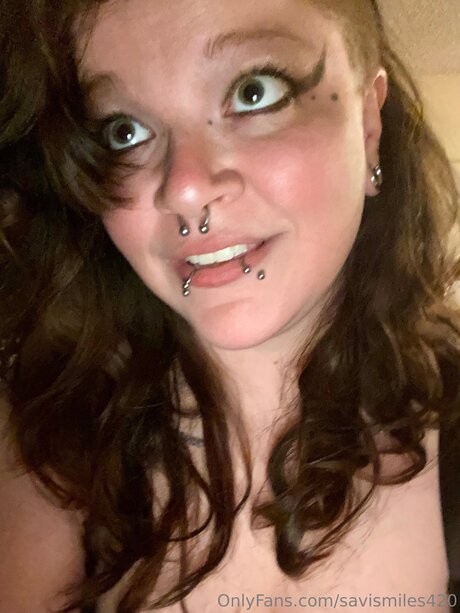 Savismiles420 model hot pic