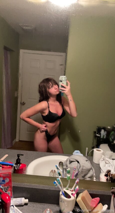 Sluttyshy xxx actress img