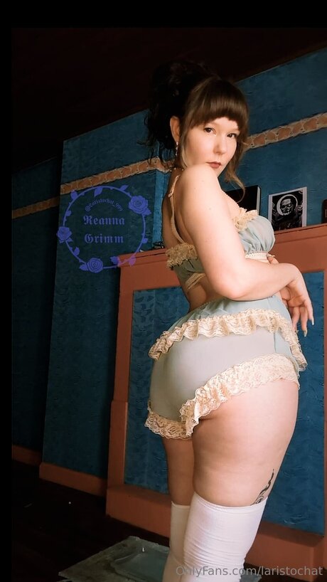 Laristochat star nudes pic