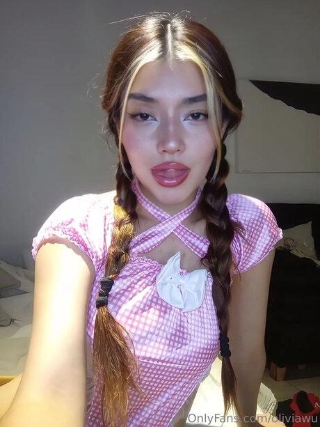 Oliviawu nude model picture