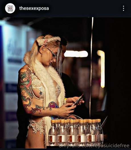 Feyasuicidefree nudes model images