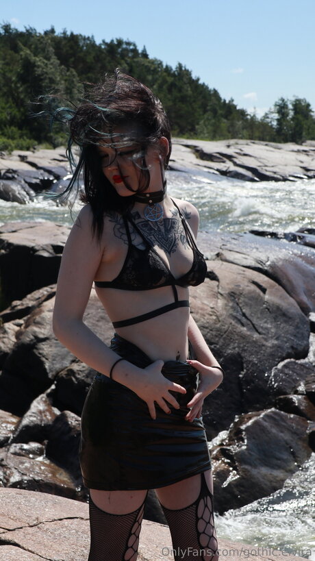 Gothic Elvira pornstar top photo