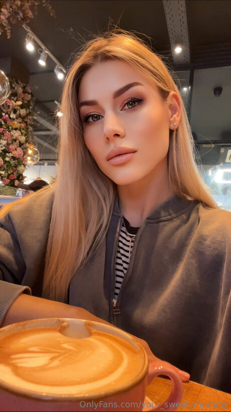 Your Sweet Mummy free pornstar picture