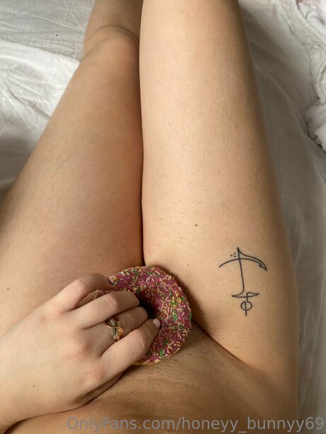 Honeyy Bunnyy69 star top img