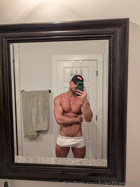 Kylesfitnessspot nudes pornstar image