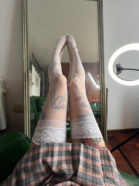 Gindust model art photo