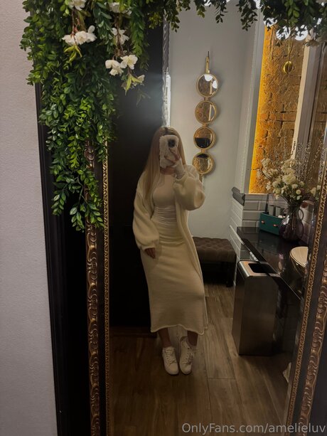 Amelieeluv porn model picture