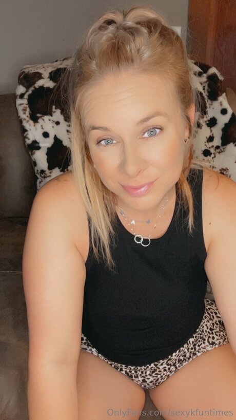Sexykfuntimes pornstar naked gallery