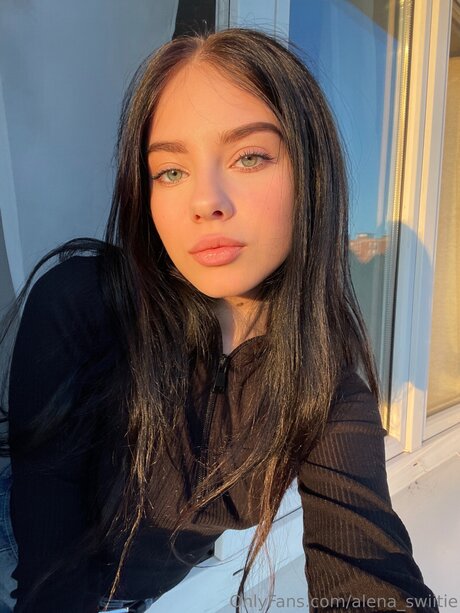 Alena Swiitie high quality actress photos