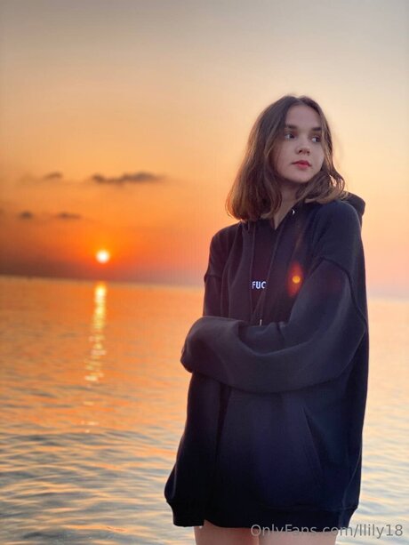 Llily18 model beautiful pics