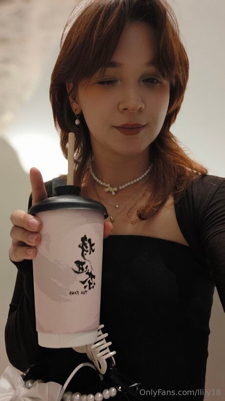 Llily18 model porn pic