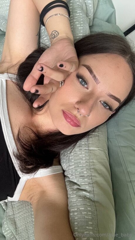 Avie Baby model best picture