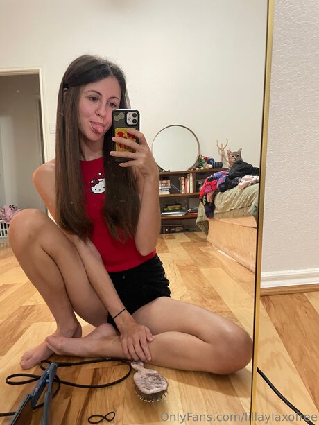 Lillaylaxofree naked star image