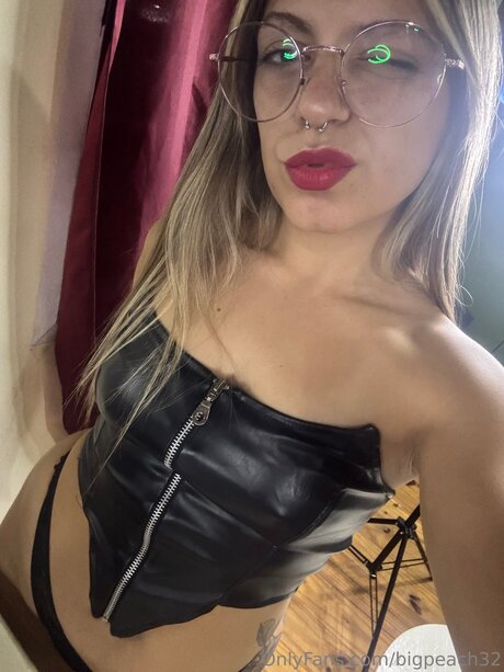 Bigpeach32 high quality star photos