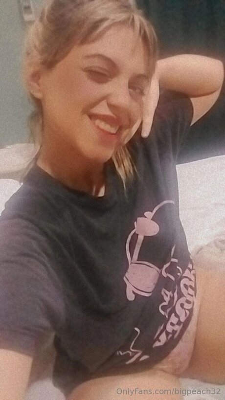 Bigpeach32 beautiful pornstar gallery