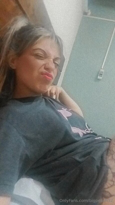 Bigpeach32 top model image