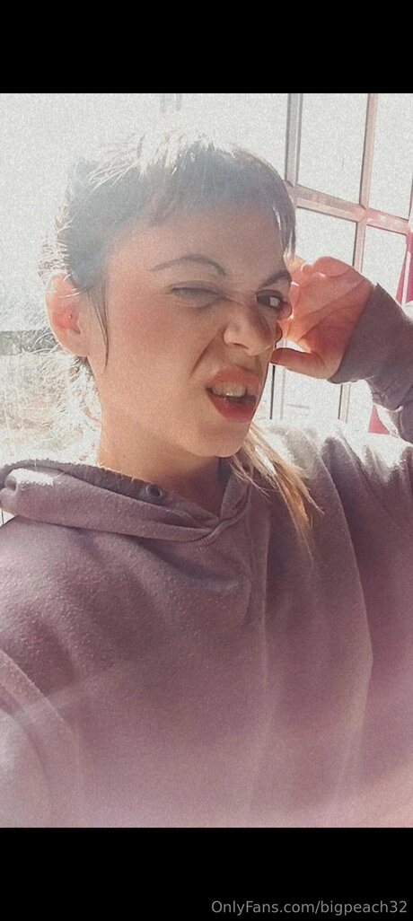 Bigpeach32 pornstar nudes pictures