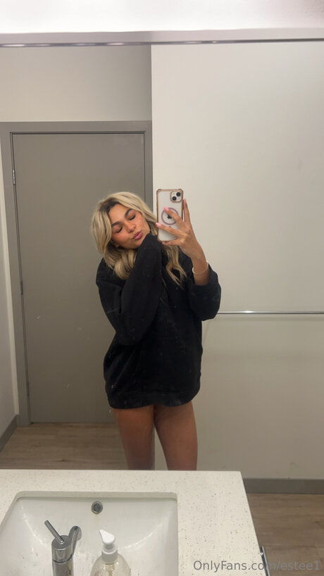 Estee1 pornstar naked img