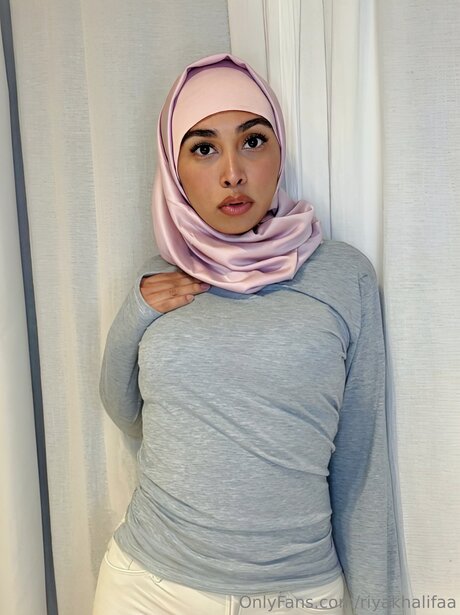 Riyakhalifaa sexy star image