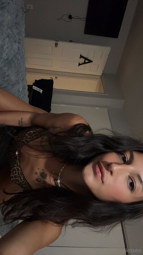 Rickirosee naked model image
