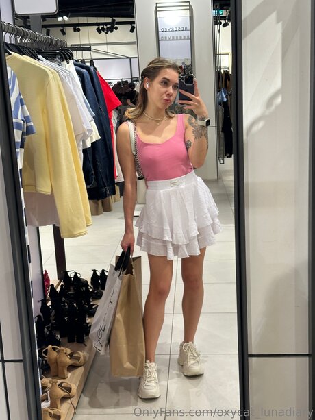 Oxycat Lunadiary nude model gallery