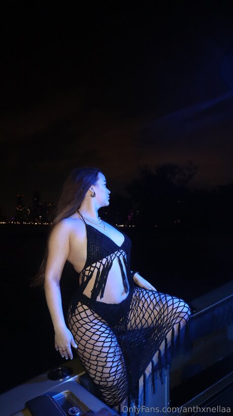 Anthxnellaa star nude pics