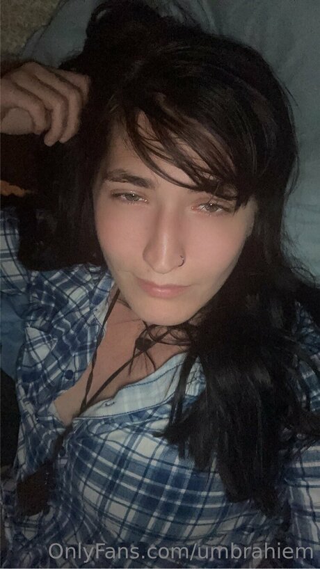 Umbrahiem pretty model pictures