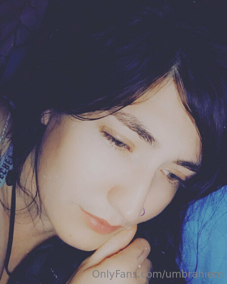 Umbrahiem model erotic photo