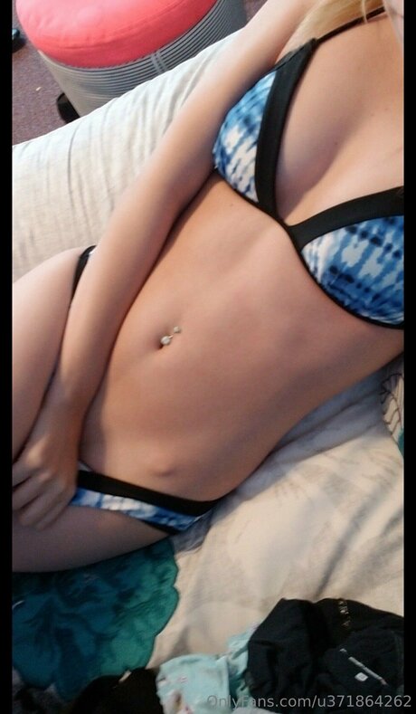 Thetinysarah model nude picture