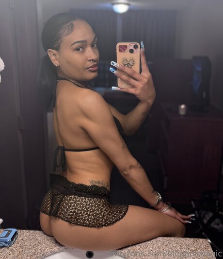 Elegantmagic model erotic pic