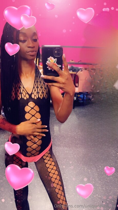 Uniqueeumami star nude picture