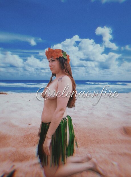 Selenaonfire nude pornstar img
