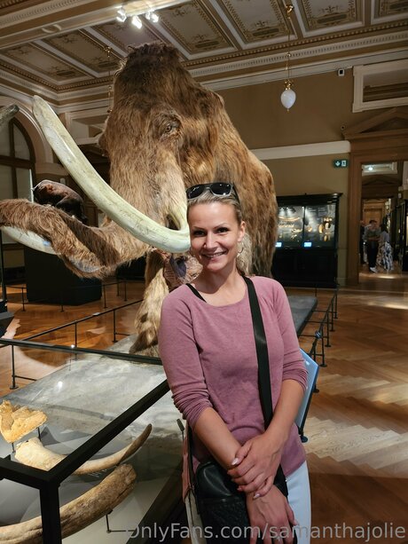 Samanthajolie model exclusive picture