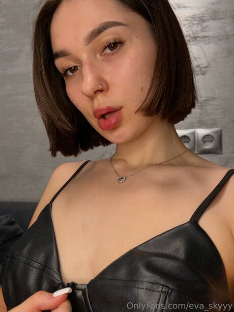 Eva Skyyy nude pornstar photo