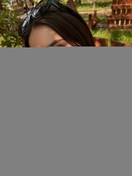 Eva Skyyy model adult galleries