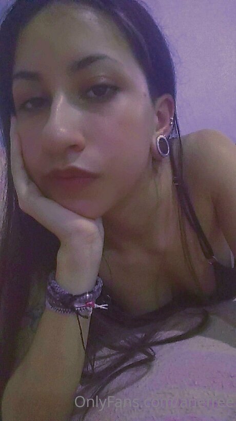 Anefree sexy actress pictures