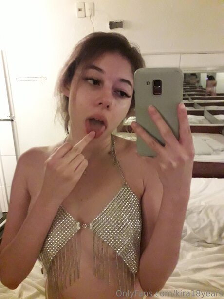 Kira18years star erotic pics