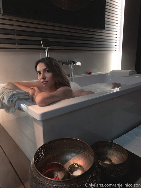 Anje Nicolson hot actress images